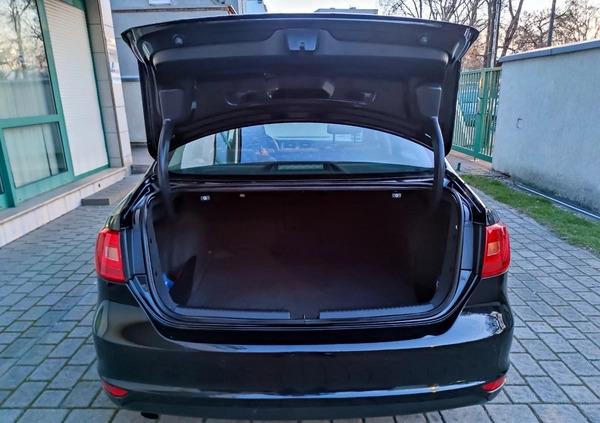 Volkswagen Jetta cena 32000 przebieg: 171071, rok produkcji 2013 z Warszawa małe 352